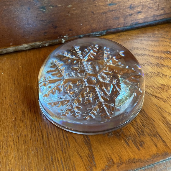 Cristal Snowflake Paperweight Made in France Clear Glass Heavy Weight Domed ❄️ - Picture 5 of 8
